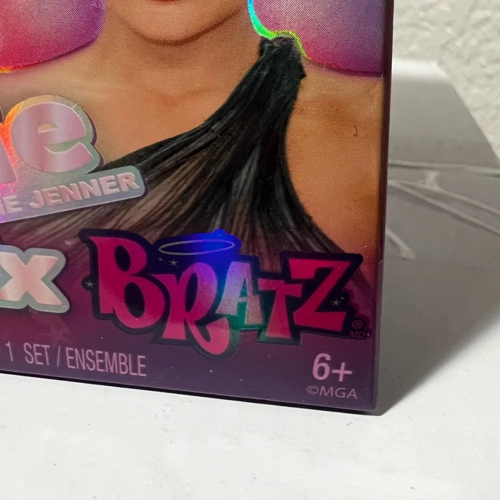 2 boxes of Kylie x Bratz mini collectibles figures Series 1‎ (each box 2 minis)